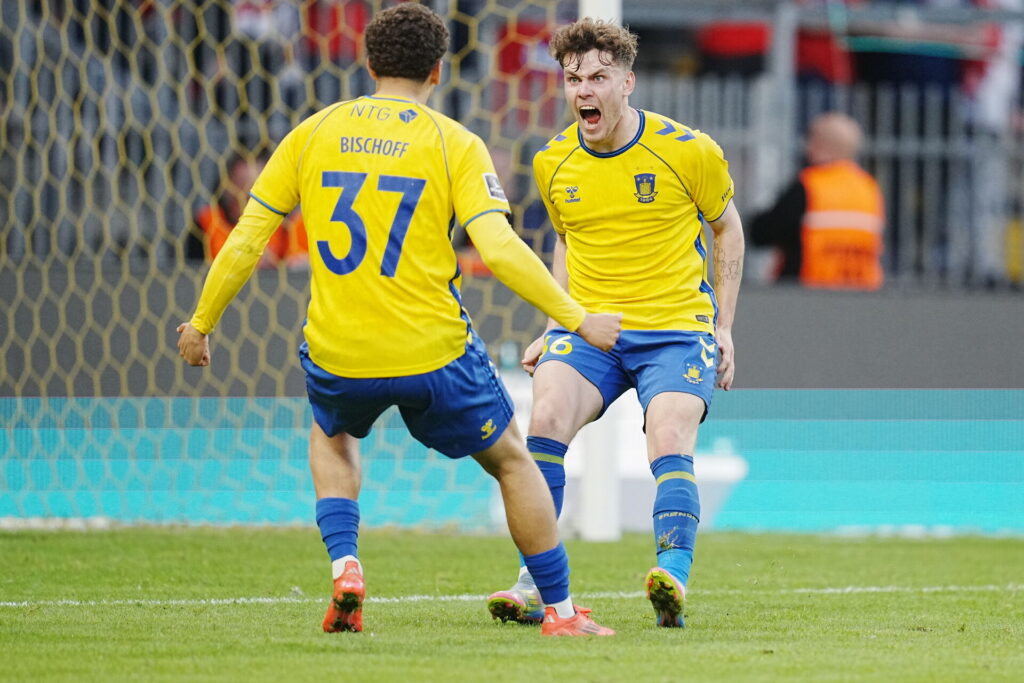 Clement Bischoff og Mathias Kvistgaarden jubler vildt.