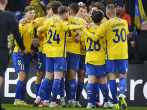 Brøndbys spillere i stor omfavnelse