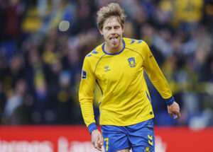 Brøndbys Nicolai Vallys rækker tunge i kampen mod AGF