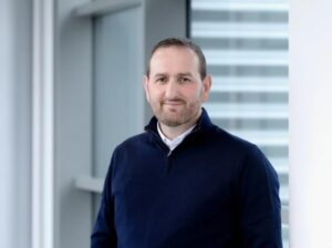 Kevin Thelwell i et klassisk pressefoto.