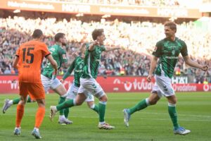 Werder Bremen fejrer sit første mål mod Eintracht Frankfurt.