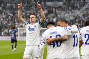 Viktor Claesson fejrer sin scoring til 1-0 over AGF i Parken
