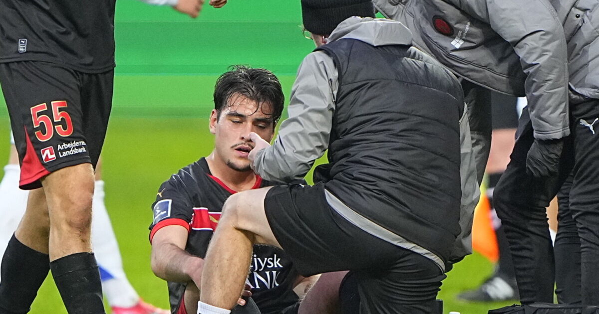 Åh nej, FCM: Knust Simsir udgår med skade Foto: Bo Amstrup/Ritzau Scanpix