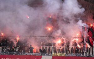 FC Midtjyllands fans med pyro på AaB's hjemmebane.