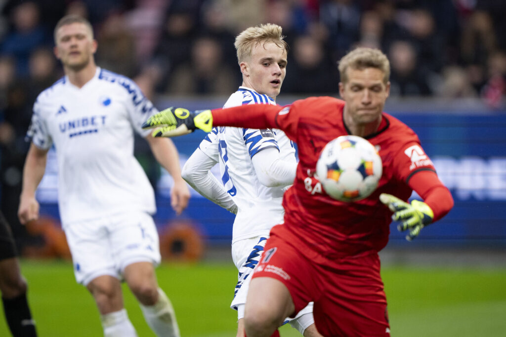 Froholdt kigger efter bolden