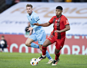 Pedro Bravo på bolden under FC Midtjyllands kamp mod Randers FC.