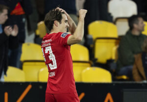 Iloski jubler i FCN-trøjen.