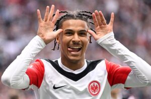 Etikite laver grimasse