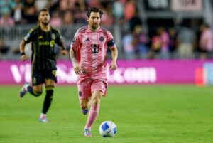 Lionel Messi på bolden under en kamp for Inter Miami.