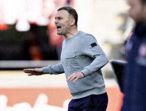 Kristoffer Wichmann på sidelinjen for Kolding IF.