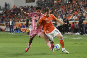 Erik Sviatchenko på bolden under en kamp mod Inter Miami.