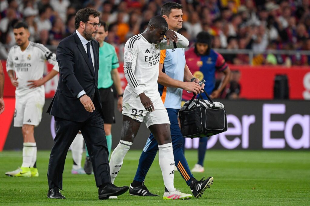 Ferland Mendy bliver skiftet ud for Real MAdrid.