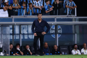 Gustavo Quinteros på sidelinjen for Gremio.
