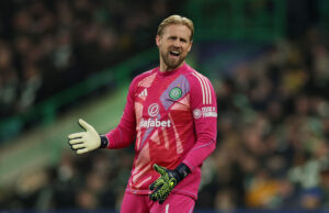 Kasper Schmeichel viser sin utilfredshed.