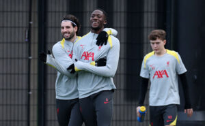 Konate hygger med Szobozlai