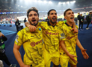 Mats Hummels, Emre Can og Slotterbeck fejrer.