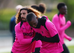 Moises Caicedo under et træningspas i Chelsea.