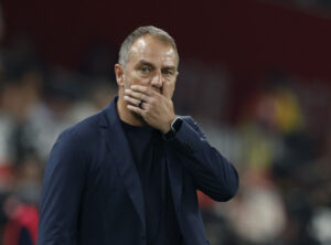 Hansi Flick under Barcelonas kamp mod Real Madrid.