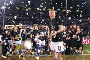 Arminia Bielefeld fejrer sejren over Bayer Leverkusen.