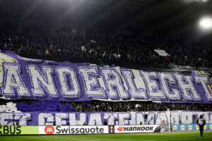 Anderlechts fans md en stor tifo.