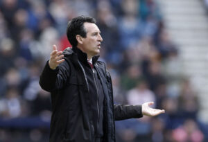 Unai Emery på sidelinjen.