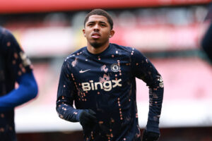 Wesley Fofana under en opvarmning til kamp.