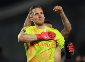 Robin Olsen under en kamp for Aston Villa mod Brentford.