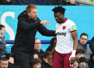 Mohammed Kudus får dessiner af Graham Potter under en kamp for West Ham.