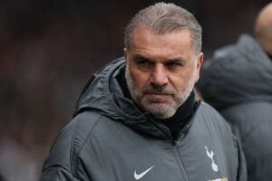 Ange Postecoglou på sidelinjen under en kamp i spidsen for Tottenham Hotspur.