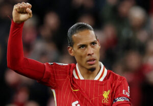 Virgil van Dijk med knyttede næver