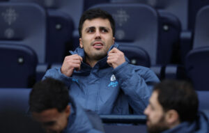 Rodri på bænken for Manchester City.