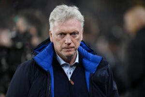 David Moyes stirrer ud i luften.