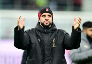 Kyle Walker i AC Milan jakke
