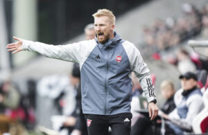 Steffen Kielstrup Træner fra Vejle under Superligakampen mellem Vejle Boldklub og Silkeborg IF på Vejle Stadion mandag den 21. april 2025.