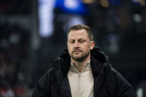 Jacob Neestrup på sidelinjen for FCK.