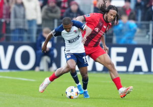 Gift Links i duel om bolden