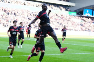 Farnculino Dju fejrer sin tredje scoring mod FCN.