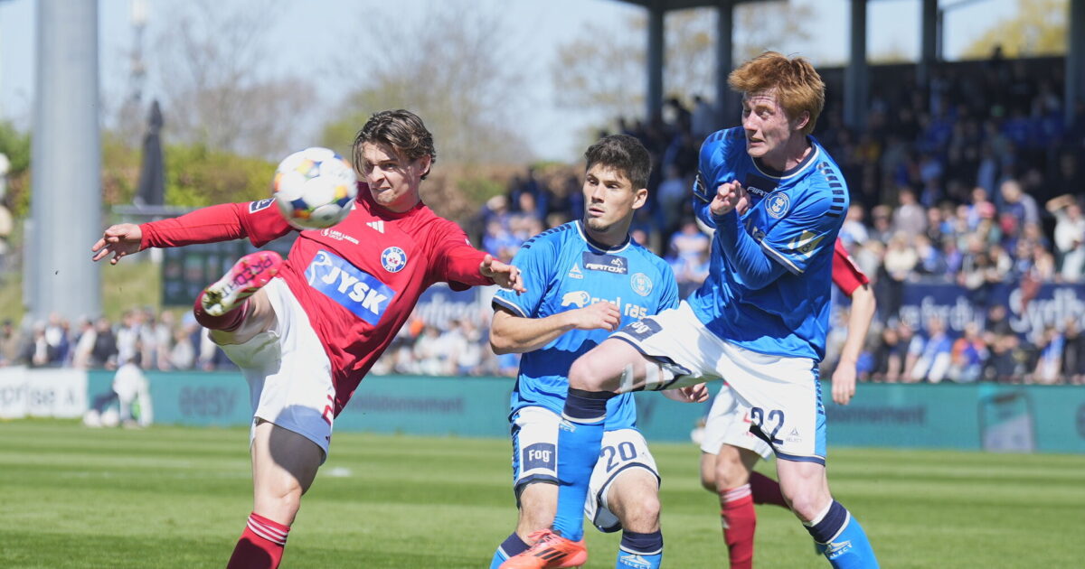 Lyngby rækker ud efter overlevelse: Silkeborg sat til vægs Foto: Martin Sylvest/Ritzau Scanpix
