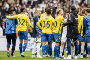 Thomas Mikkelsen midt i tumulten i Parken