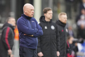 Uwe Rösler med krydsede arme