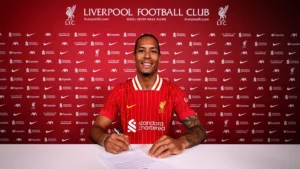 Virgil Van Dijk forlænger med Liverpool.