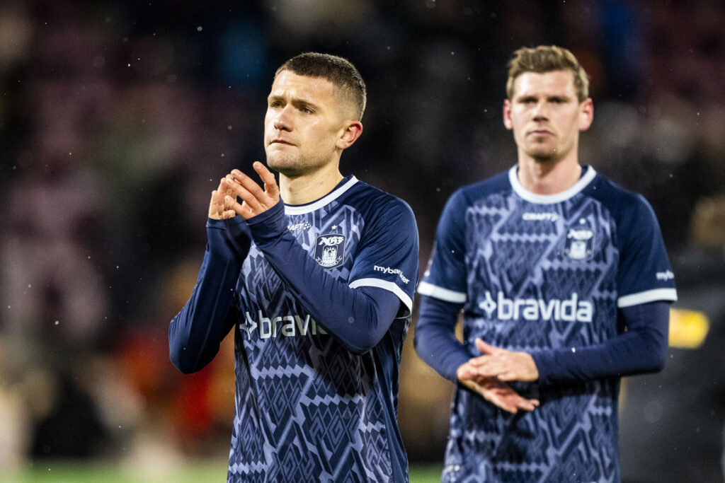 Mikkel Duelund klapper i hænderne.