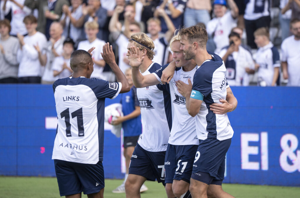 AGF's spillere jubler efter scoring