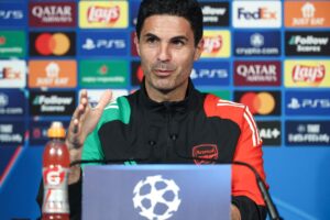 Mikel Arteta på pressemøde.