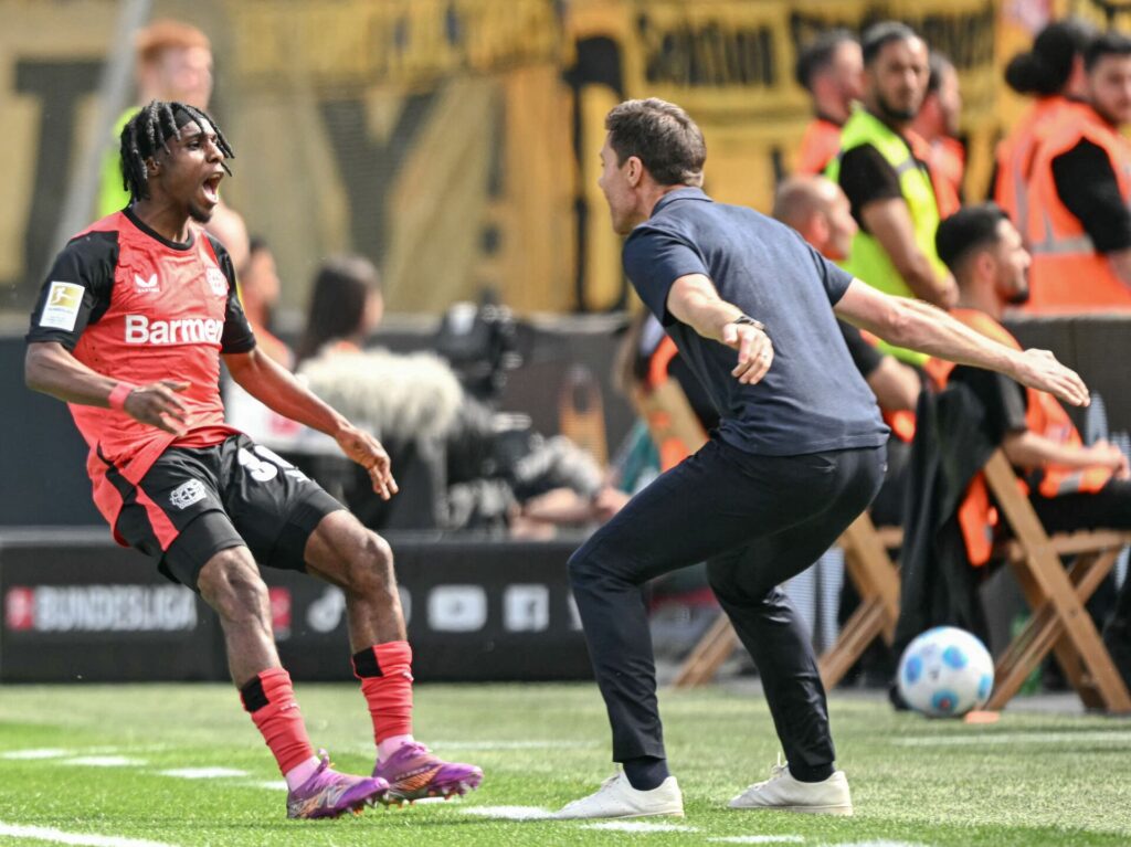 Frimpong jubler med Alonso