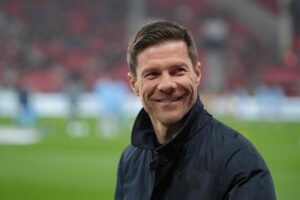 Xabi Alonso med et smil på læben.