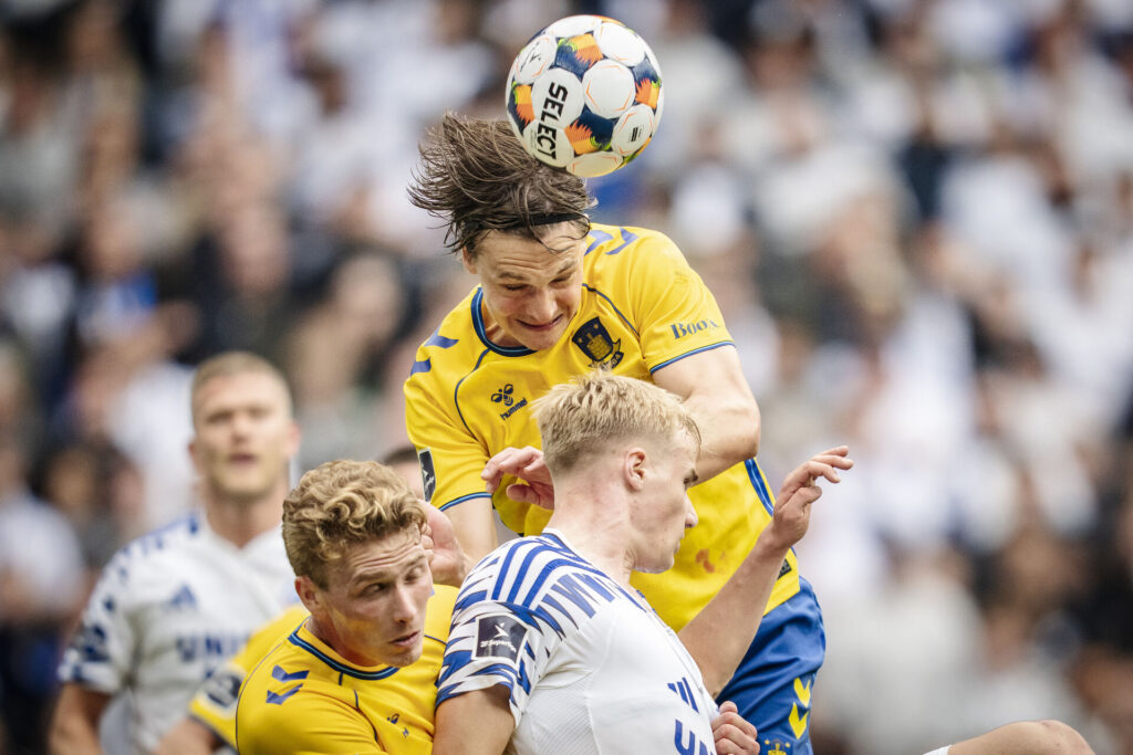 Brøndby IFs Sebastian Sebulonsen, Rasmus Lauritsen og FC Københavns Victor Froholdt under 3F Superliga-kampen mellem FC København og Brøndby IF i Parken i København, søndag den 13. april 2025