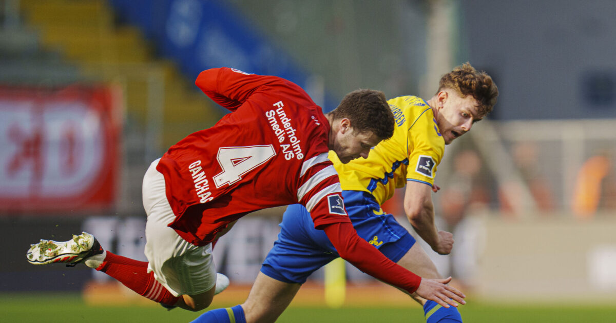 Nattesøvnen forstyrret: Fyrværkeri foran Brøndby-spillernes hotel Foto: Liselotte Sabroe/Ritzau Scanpix