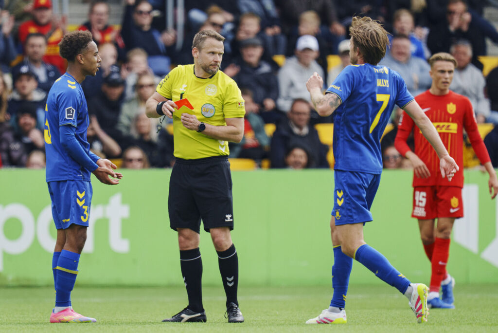 Noah Nartey bliver udvist i kampen mellem FCN og BIF