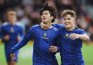 Yuito Suzuki sammen med Mathias Kvistgaarden.